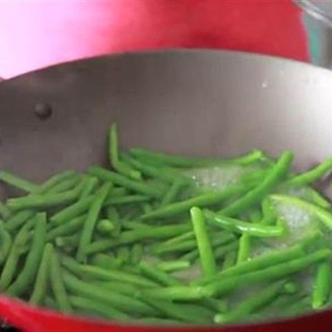 Cách làm đậu que xào thịt gà