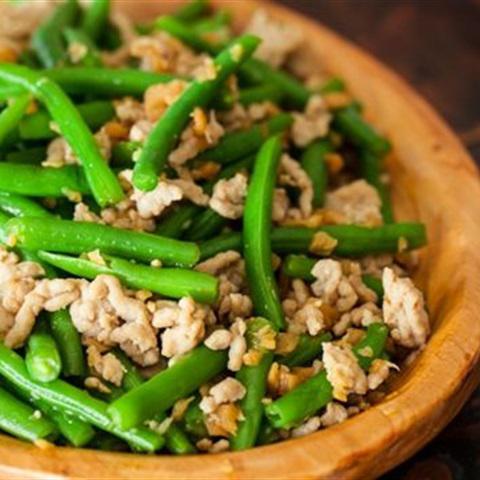 Cách làm đậu que xào thịt gà