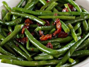 Đậu que xào thịt xông khói