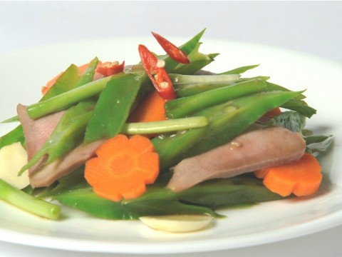 Đậu rồng xào lưỡi heo