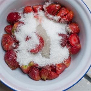 Cách làm dâu tây đá bào