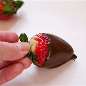 Cách làm dâu tây nhúng chocolate