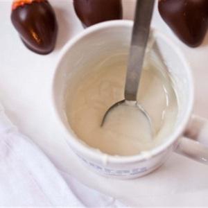Cách làm dâu tây nhúng chocolate