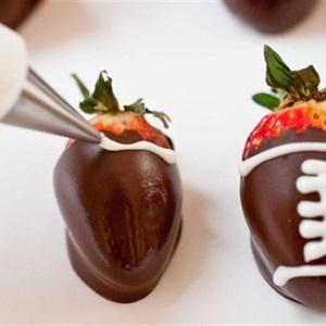 Cách làm dâu tây nhúng chocolate