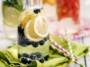 Detox việt quất chanh vàng cho ngày mới thanh nhẹ