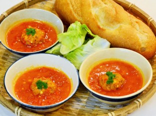 Điểm tâm ngon lành với xíu mại sốt cà chua nhà làm