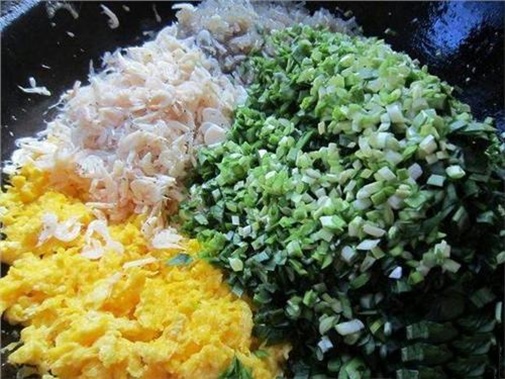 Độc đáo món gà xào nấm hương với xoài chín cuộn xà lách