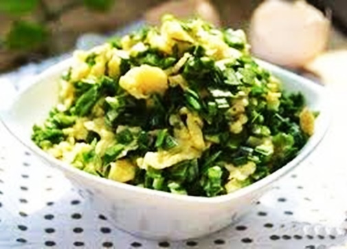 Độc đáo món gà xào nấm hương với xoài chín cuộn xà lách