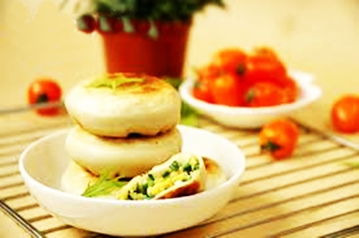 Độc đáo món gà xào nấm hương với xoài chín cuộn xà lách