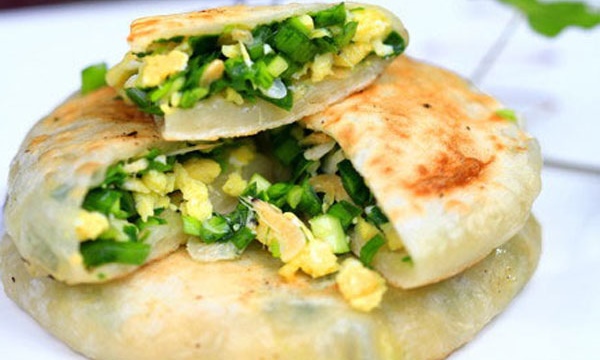 Độc đáo món gà xào nấm hương với xoài chín cuộn xà lách