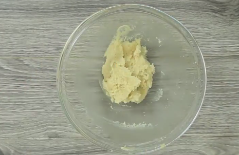 Độc đáo với bánh rán Doremon nhân khoai lang tím bắt mắt, mềm mịn như kem