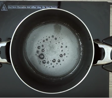 Độc đáo với bánh rán Doremon nhân khoai lang tím bắt mắt, mềm mịn như kem