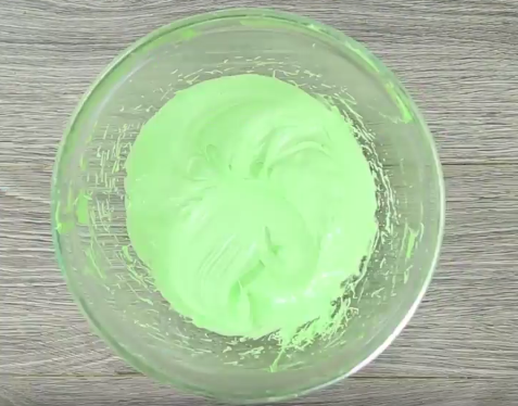 Độc đáo với bánh rán Doremon nhân khoai lang tím bắt mắt, mềm mịn như kem