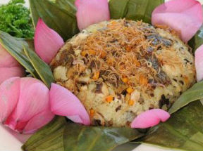 Độc đáo với xôi cá rô hấp lá sen