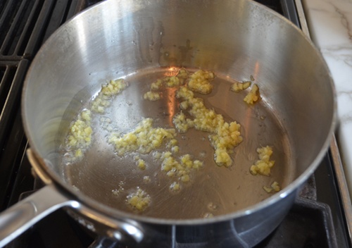 Độc lạ món salad nấm mèo ăn là mê