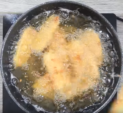 Đổi gió cho bữa cơm nhà với cá kho sung dân dã, ngon đậm đà lại không bị tanh