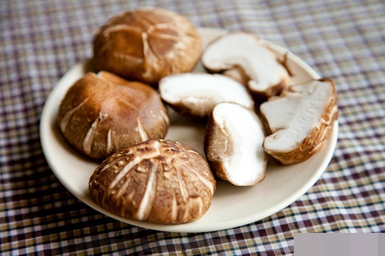 Đổi gió cho bữa cơm nhà với hương vị biển Hawaii từ món thịt viên Waikiki