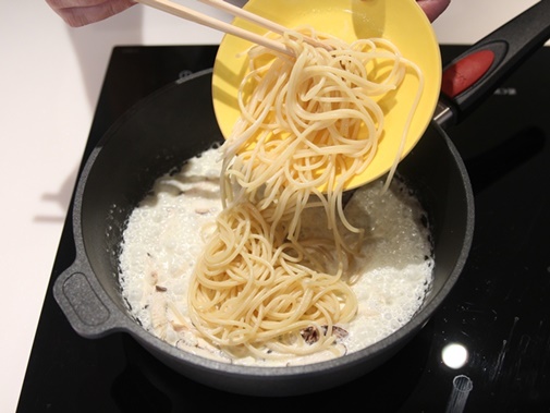 Đổi gió cho bữa cơm nhà với hương vị biển Hawaii từ món thịt viên Waikiki