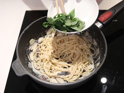 Đổi gió cho bữa cơm nhà với hương vị biển Hawaii từ món thịt viên Waikiki