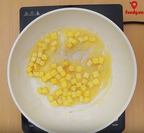 Đổi gió cho bữa cơm nhà với món bí non nhồi thịt hấp nguyên quả