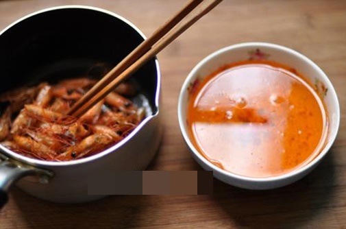 "Đổi gió" với bánh dâu tây hình ông già Noel cực dễ thương