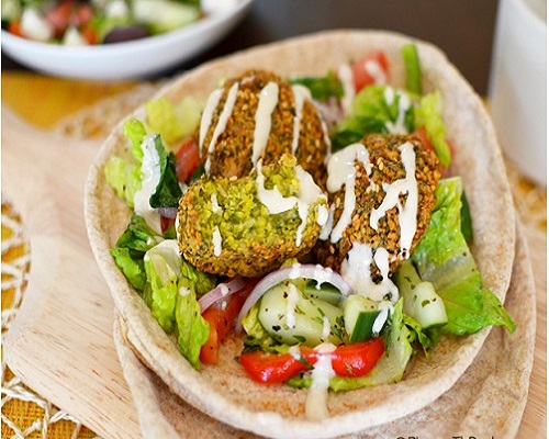 Đổi gió với bánh nướng đậu đen rắc bột ngô thơm lừng