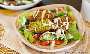 Đổi gió với bánh nướng đậu đen rắc bột ngô thơm lừng