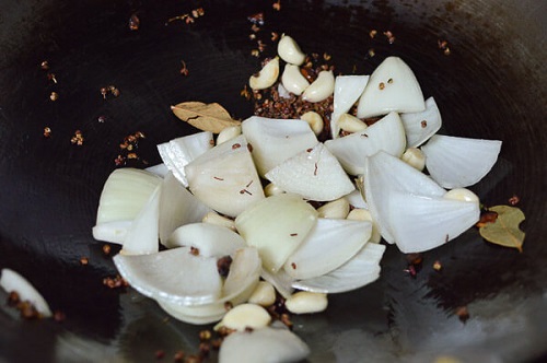 Đổi gió với món bí nướng cuộn sốt atiso phomai cho ngày cuối tuần