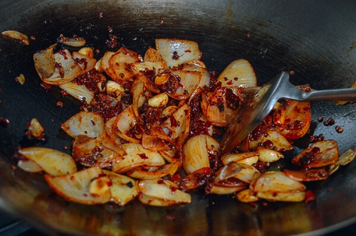 Đổi gió với món bí nướng cuộn sốt atiso phomai cho ngày cuối tuần