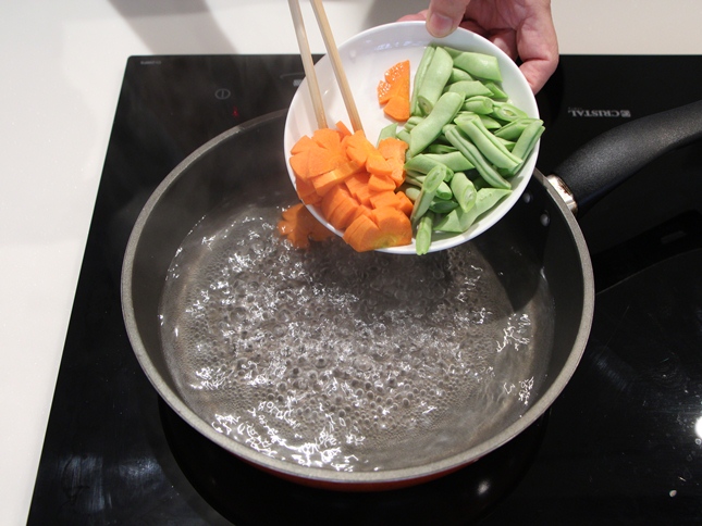 Đổi gió với nấm kim châm hấp cay nồng, bổ dưỡng