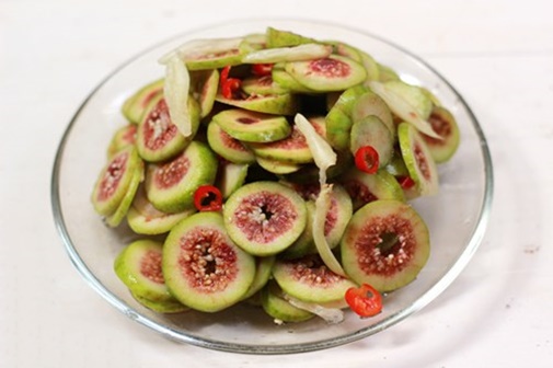 Đổi gió với nộm ổi tai heo chua ngọt, cả nhà gắp không ngừng đũa