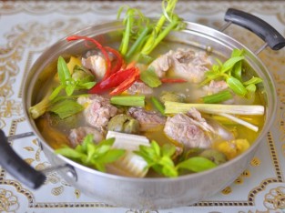 Đổi món với lẩu vịt om sấu