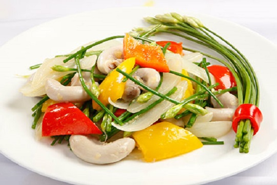 Dồi trường xào bông hẹ