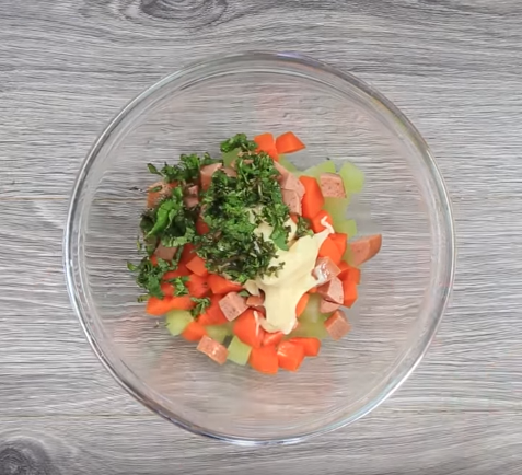 Đổi vị cho bữa cơm gia đình với món thịt lợn xào dứa sốt chua ngọt ăn không dừng được đũa