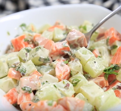 Đổi vị cho bữa cơm gia đình với món thịt lợn xào dứa sốt chua ngọt ăn không dừng được đũa