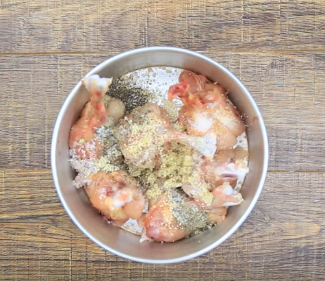 Đổi vị với món sườn sụn chiên ngũ vị đưa cơm ngày se lạnh