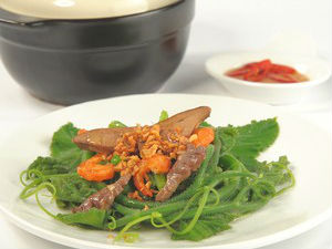 Đọt bí xào mề gà, tôm khô