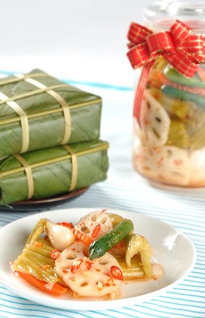Dưa cải, ngó sen ngâm chua ngọt