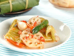 Dưa cải, ngó sen ngâm chua ngọt