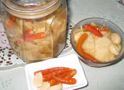 Dưa chua: Măng tỏi ớt