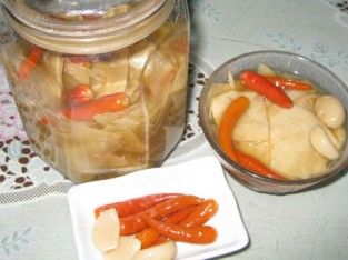 Dưa chua: Măng tỏi ớt