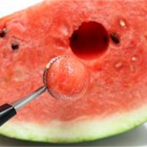 Cách làm dưa hấu và kiwi dầm sữa