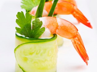 Dưa leo cuộn tôm sốt kem chua