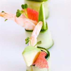 Cách làm dưa leo cuộn tôm