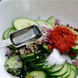 Cách làm dưa leo trộn cay