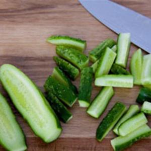 Cách làm dưa leo trộn thì là