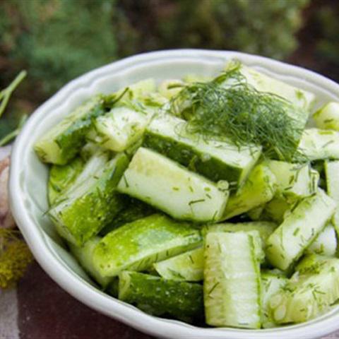 Cách làm dưa leo trộn thì là