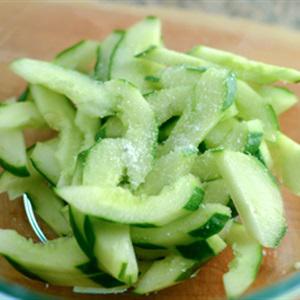 Cách làm dưa leo xào thịt bò