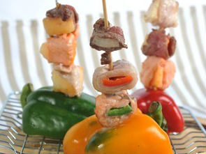 Dưa lưới cuốn thịt xiên nướng