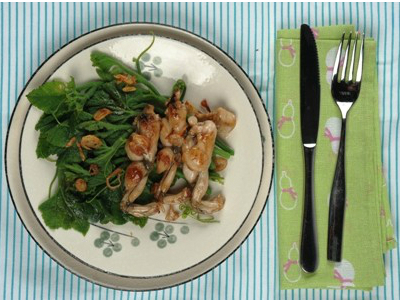 Đùi ếch xào đọt bí